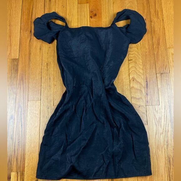 🪦 Carolina Williamson Black off the shoulder ruffle thin mini dress size medium - Picture 3 of 9